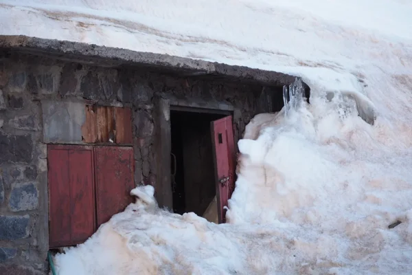 Coronando el Norte de África: La cima del Atlas, una experiencia épica Coronando el Norte de África: La cima del Atlas, una experiencia épica