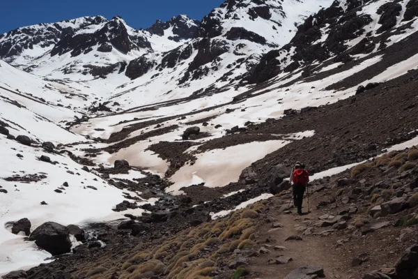 Coronando el Norte de África: La cima del Atlas, una experiencia épica Coronando el Norte de África: La cima del Atlas, una experiencia épica