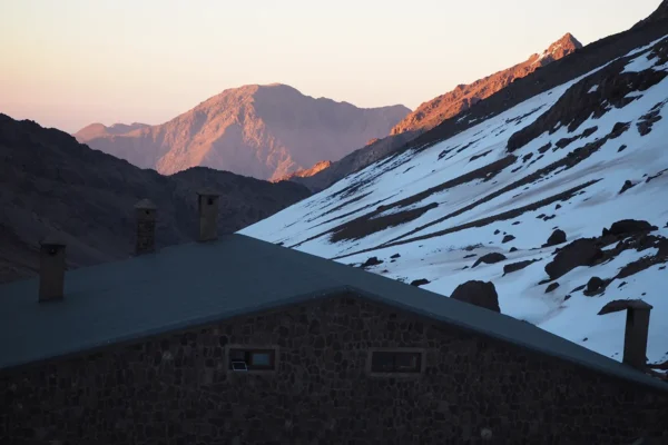 Coronando el Norte de África: La cima del Atlas, una experiencia épica Coronando el Norte de África: La cima del Atlas, una experiencia épica