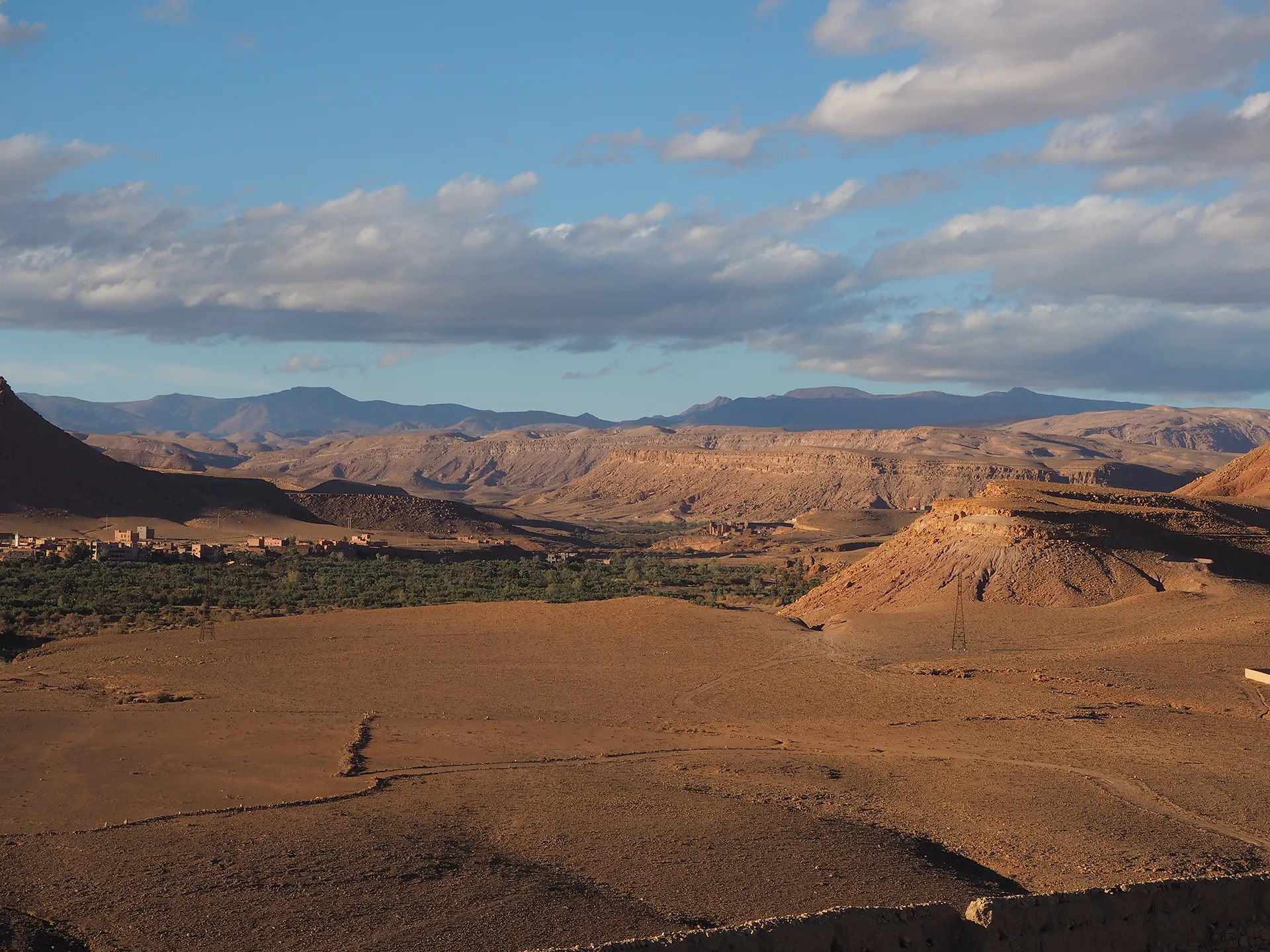 Oasis Perdidos: Confort y Exploración en el Corazón del Sáhara