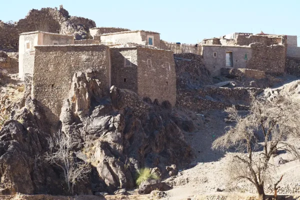 Descubriendo el arte ancestral: una travesía por las montañas del Atlas y el legado de las mujeres artesanas Descubriendo el arte ancestral: una travesía por las montañas del Atlas y el legado de las mujeres artesanas