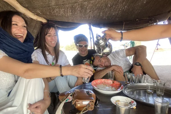 Vida nómada, dunas y vida salvaje: un safari que trasciende lo convencional Vida nómada, dunas y vida salvaje: un safari que trasciende lo convencional