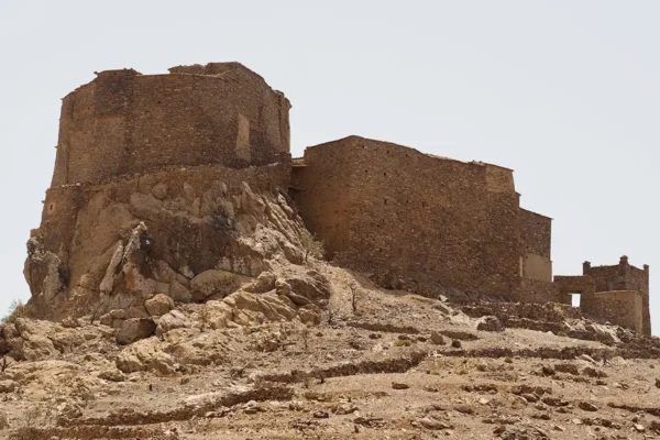 Hacia la tierra olvidada: una travesía entre cañones y la costa desconocida Hacia la tierra olvidada: una travesía entre cañones y la costa desconocida