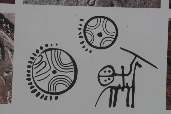 Marruecos bajo la huella de los ancestros: exploración de dinosaurios, fósiles y grabados rupestres Marruecos bajo la huella de los ancestros: exploración de dinosaurios, fósiles y grabados rupestres