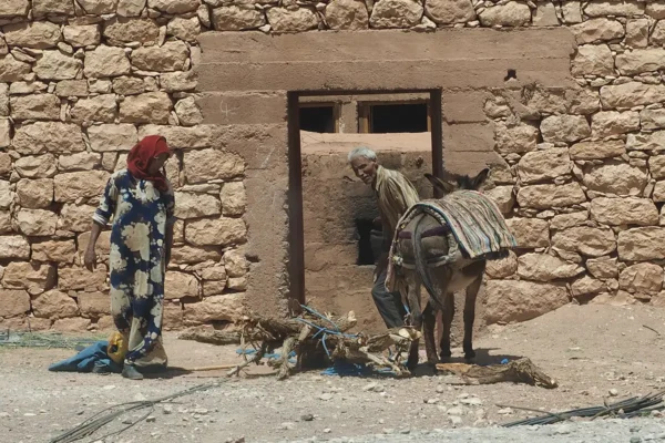 Descubriendo el arte ancestral: una travesía por las montañas del Atlas y el legado de las mujeres artesanas Descubriendo el arte ancestral: una travesía por las montañas del Atlas y el legado de las mujeres artesanas