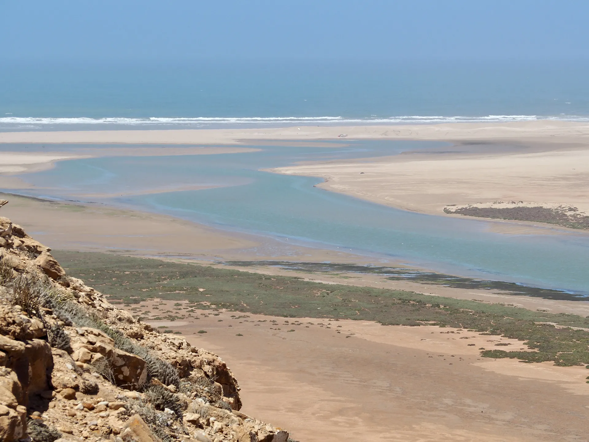 Hacia la tierra olvidada: una travesía entre cañones y la costa desconocida